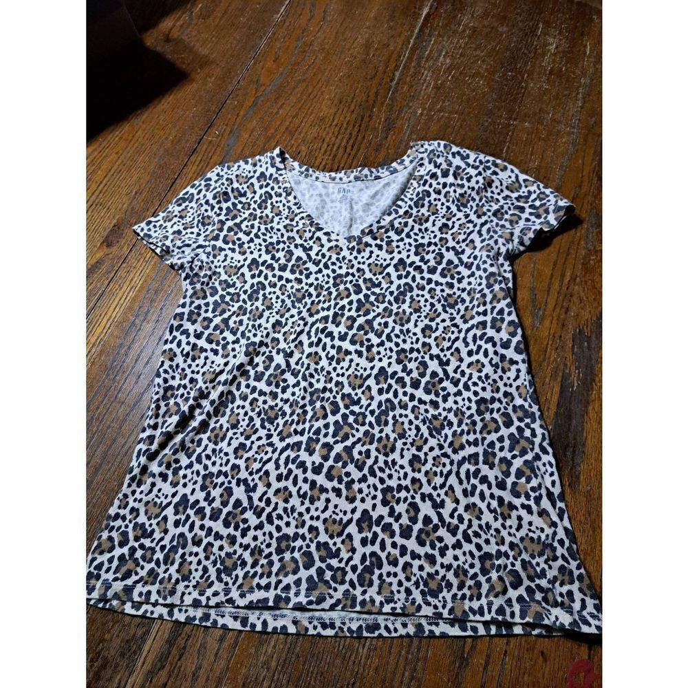 Medium Gap Favorite T Cheetah Leopard Short Sleeve VNeck Tee Tshirt Top